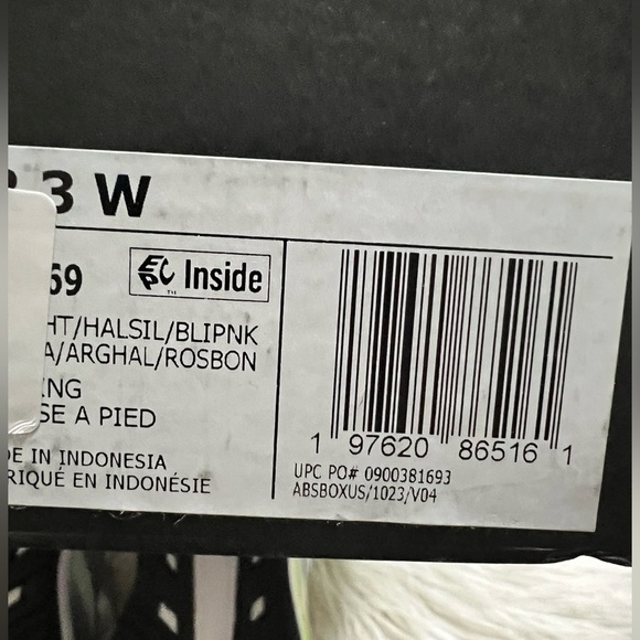 NIB adidas Women's Questar 3 Running Sneaker - Size9.5 - Picture 7 of 12